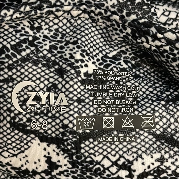 Zyia Active Cobra Metallic Pocket Light n Tight Hi-Rise Capri Size 6-8 - Picture 13 of 13